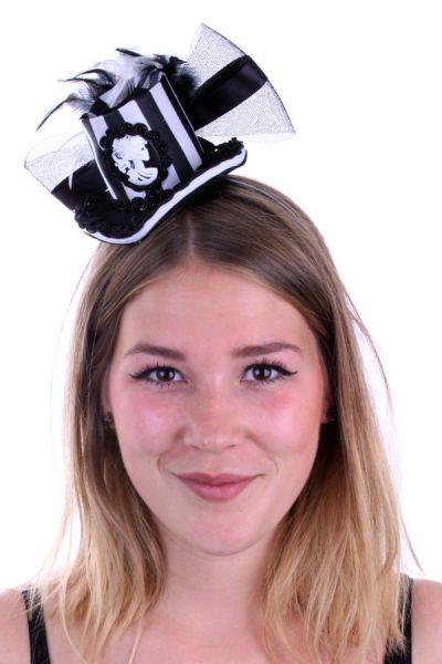 Mini hat black white with tulle feathers and cameo